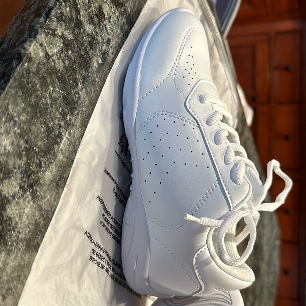 Baronier cheer shoe for girls